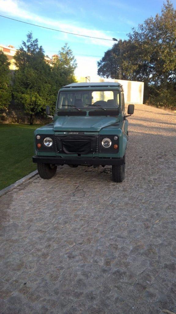 1984 Land Rover Defender Vynil in good condition