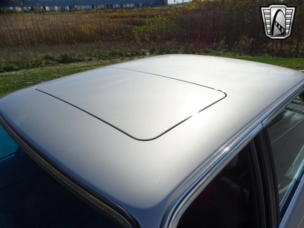 Bronzit 1988 BMW 528E Sedan 2.7L I6 5 Speed Manual