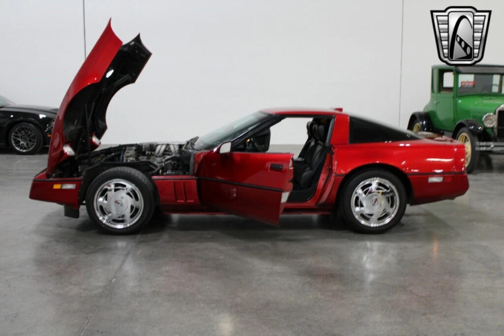 Red 1989 Chevrolet Corvette Coupe 350 CID V8