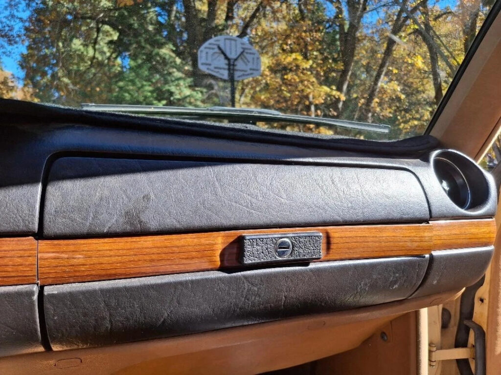 1982 Mercedes-Benz 300d Sedan