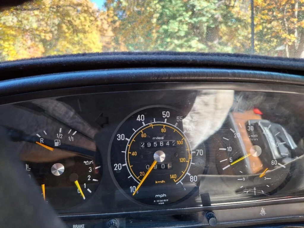 1982 Mercedes-Benz 300d Sedan