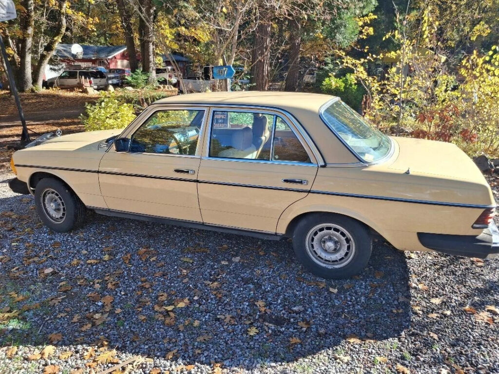 1982 Mercedes-Benz 300d Sedan