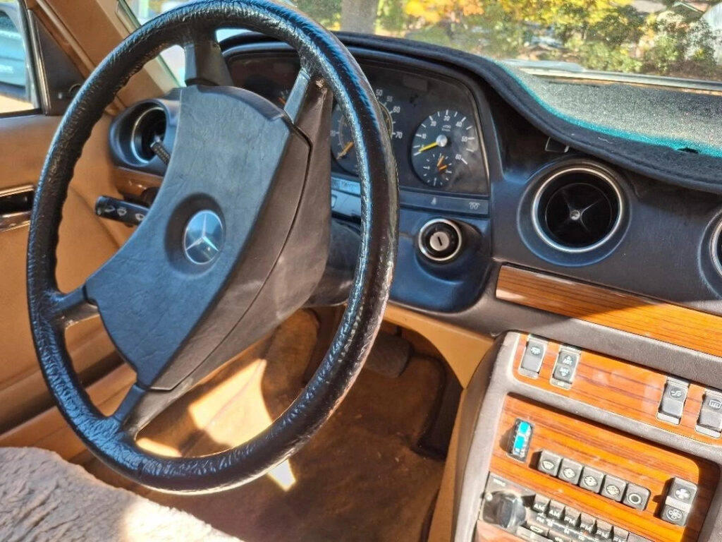 1982 Mercedes-Benz 300d Sedan