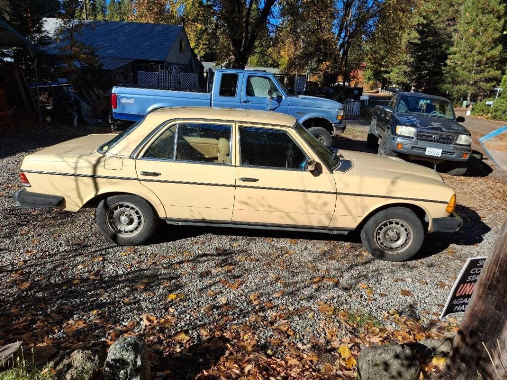 1982 Mercedes-Benz 300d Sedan