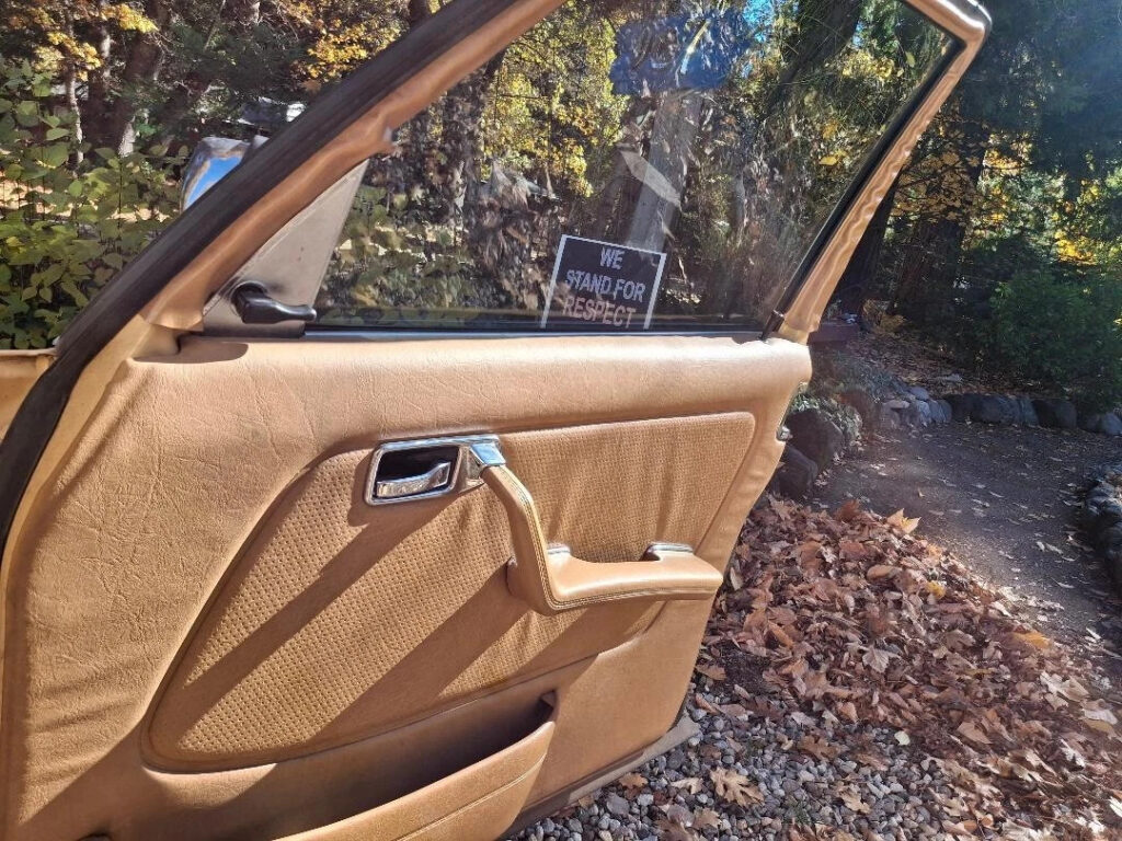 1982 Mercedes-Benz 300d Sedan