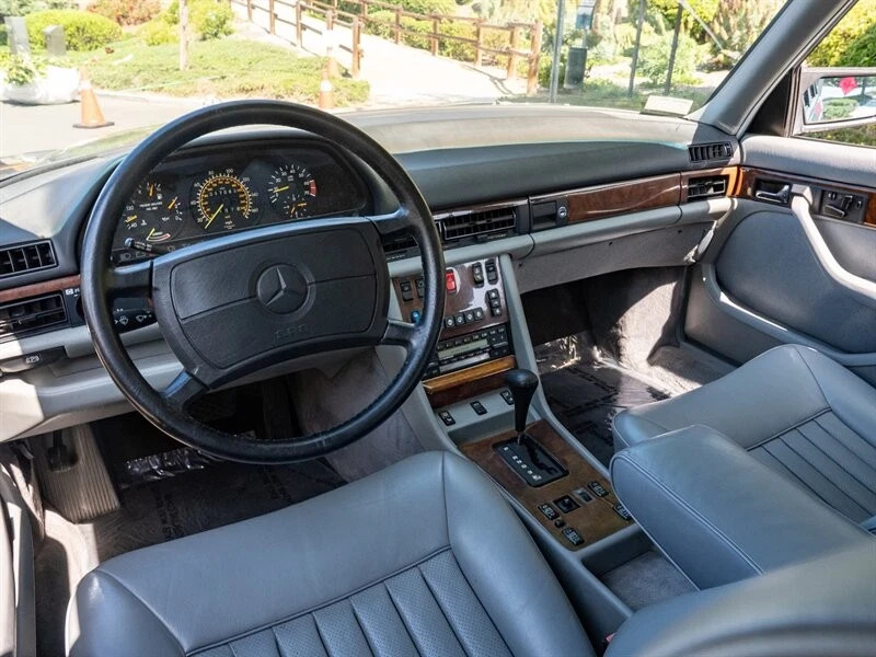 1987 Mercedes-Benz 560 SEL