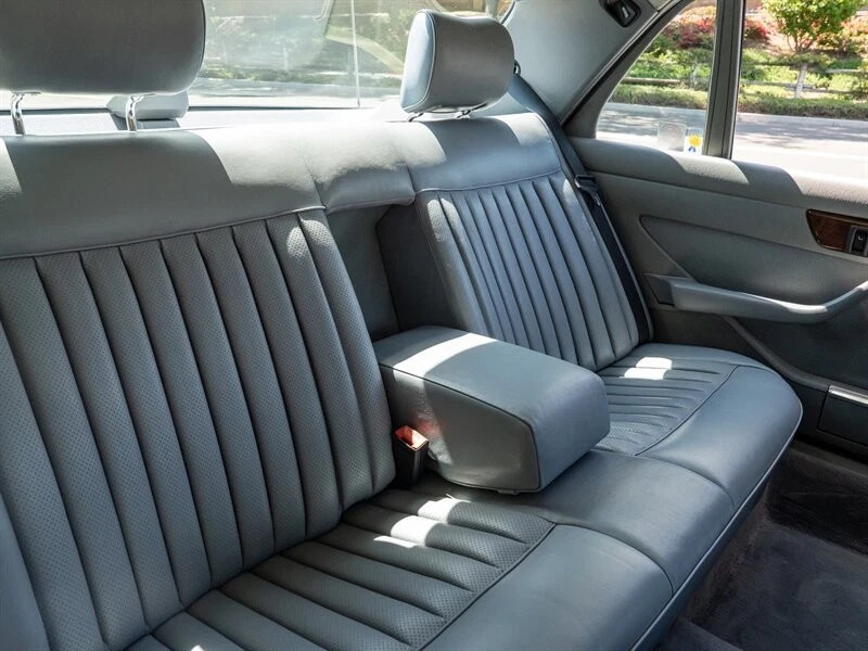 1987 Mercedes-Benz 560 SEL