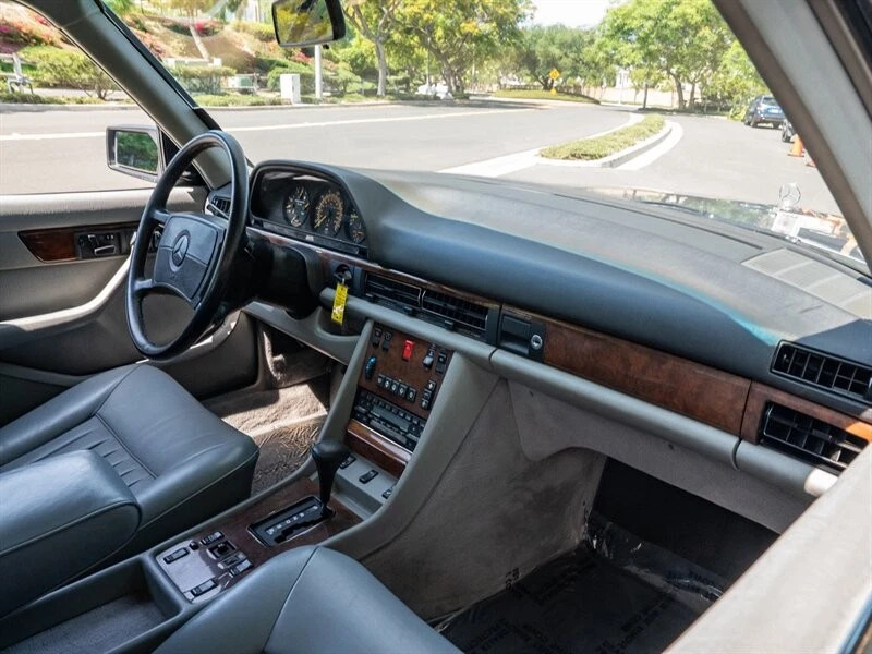 1987 Mercedes-Benz 560 SEL
