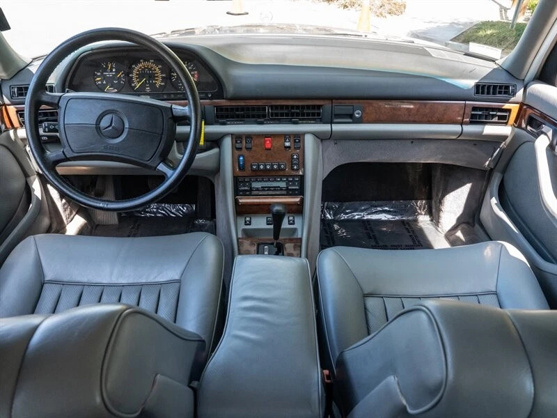 1987 Mercedes-Benz 560 SEL