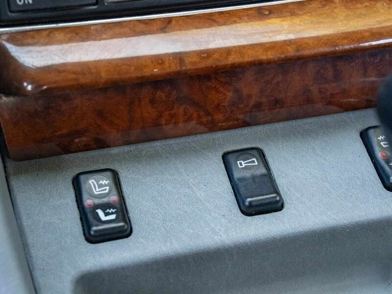 1987 Mercedes-Benz 560 SEL