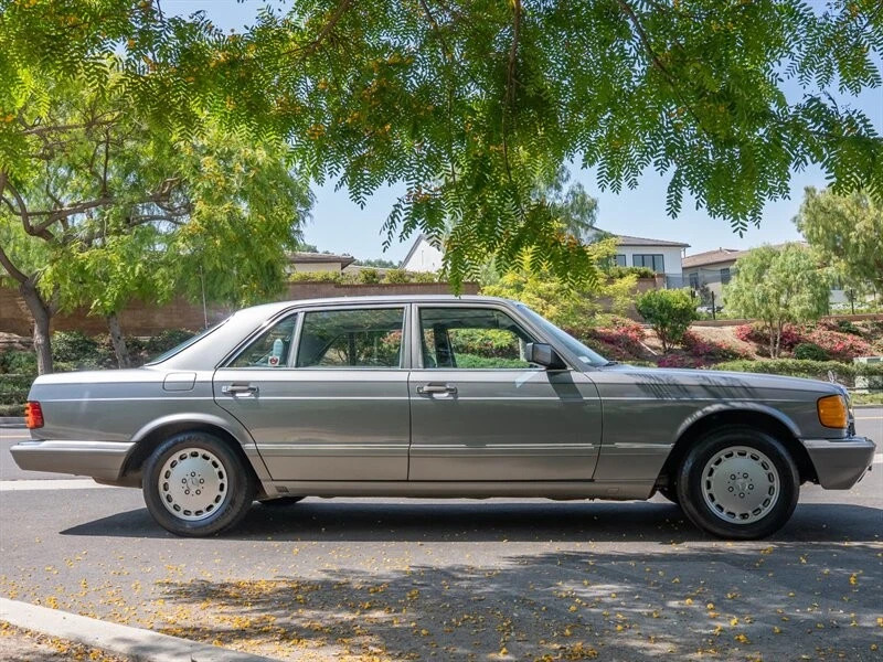 1987 Mercedes-Benz 560 SEL
