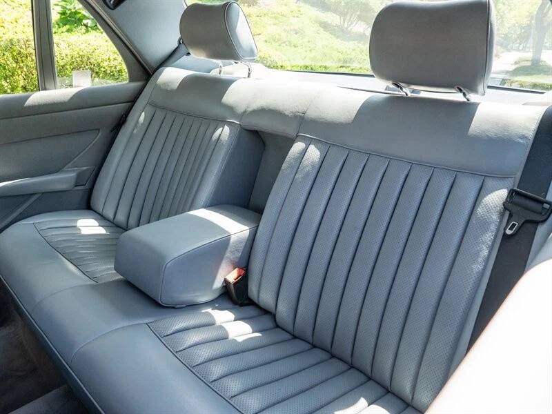 1987 Mercedes-Benz 560 SEL