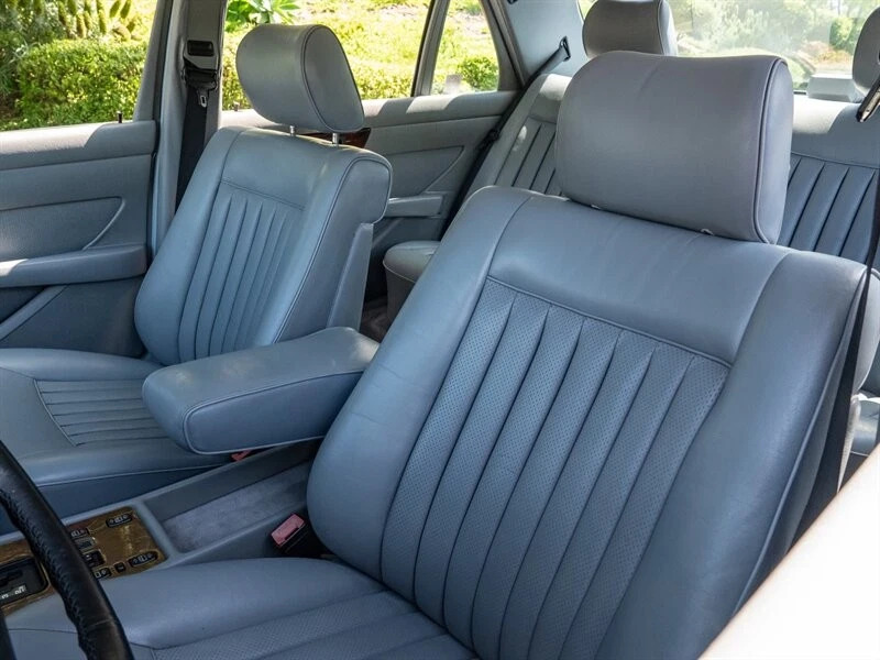 1987 Mercedes-Benz 560 SEL