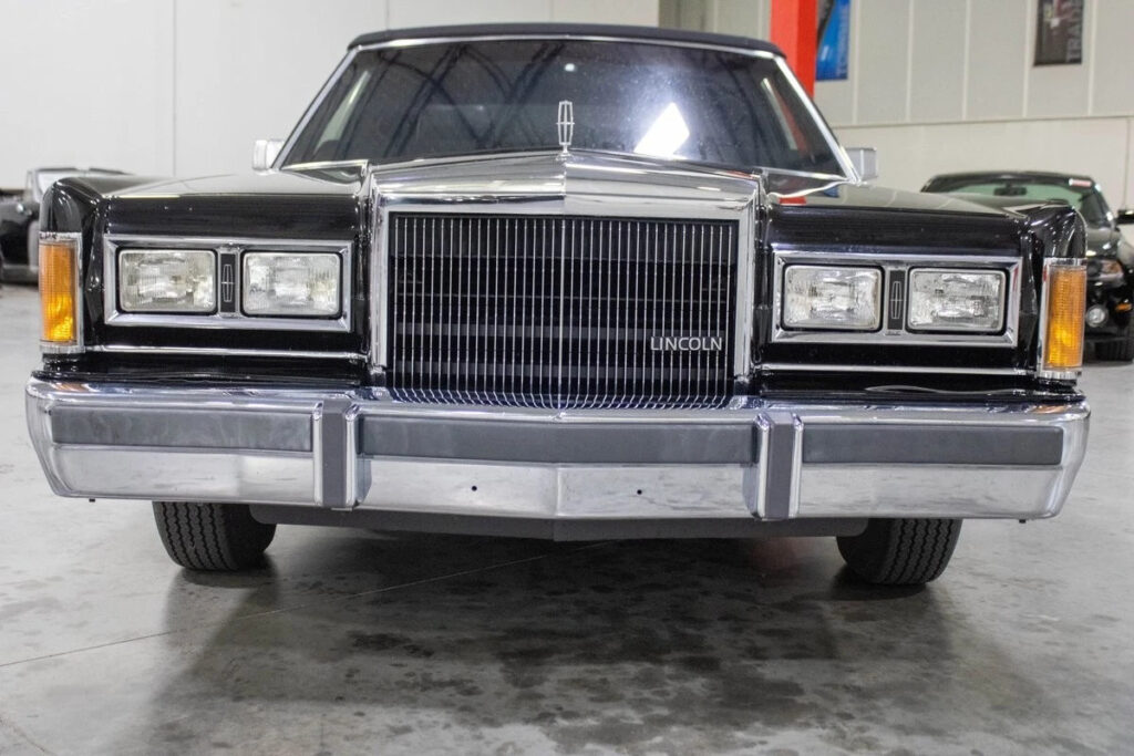 1989 Lincoln Town Car Signature
