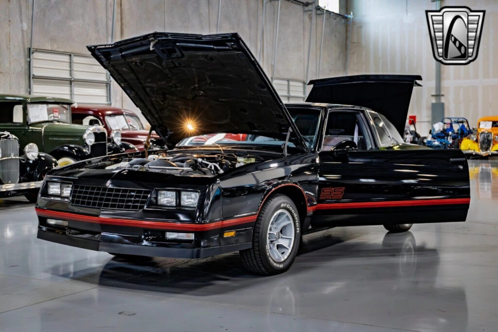 Black 1988 Chevrolet Monte Carlo Coupe 305 cid V8