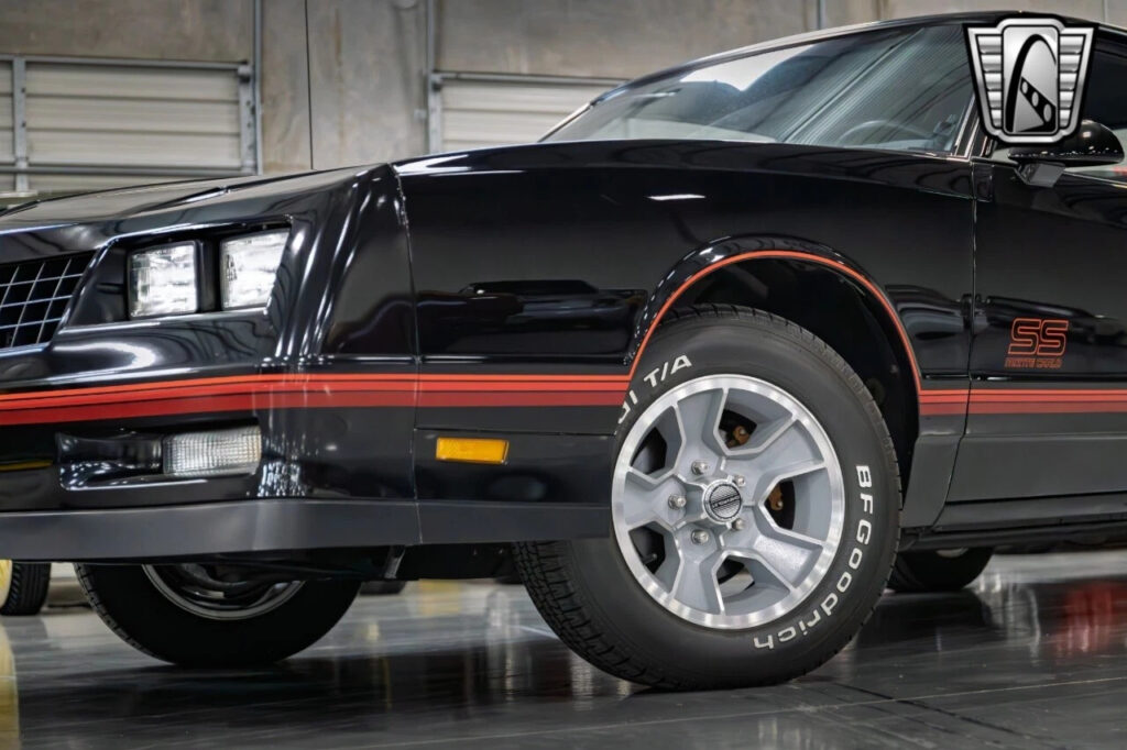 Black 1988 Chevrolet Monte Carlo Coupe 305 cid V8