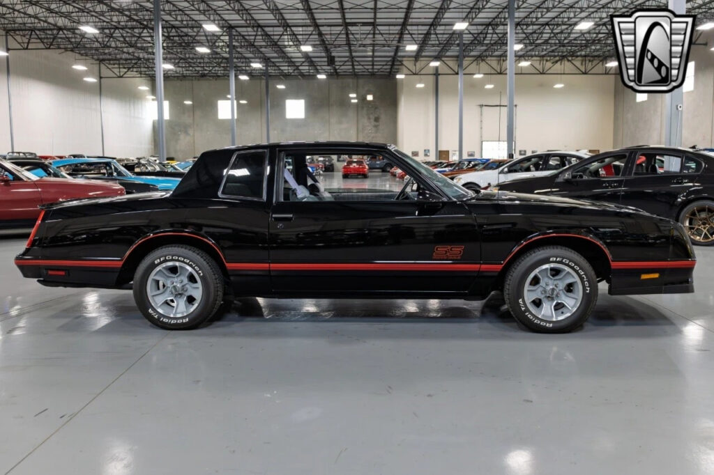 Black 1988 Chevrolet Monte Carlo Coupe 305 cid V8