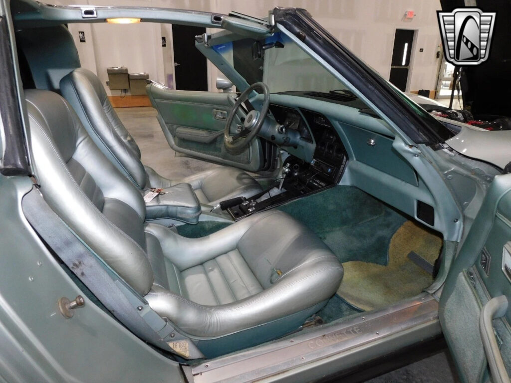 Silver 1982 Chevrolet Corvette Coupe V8